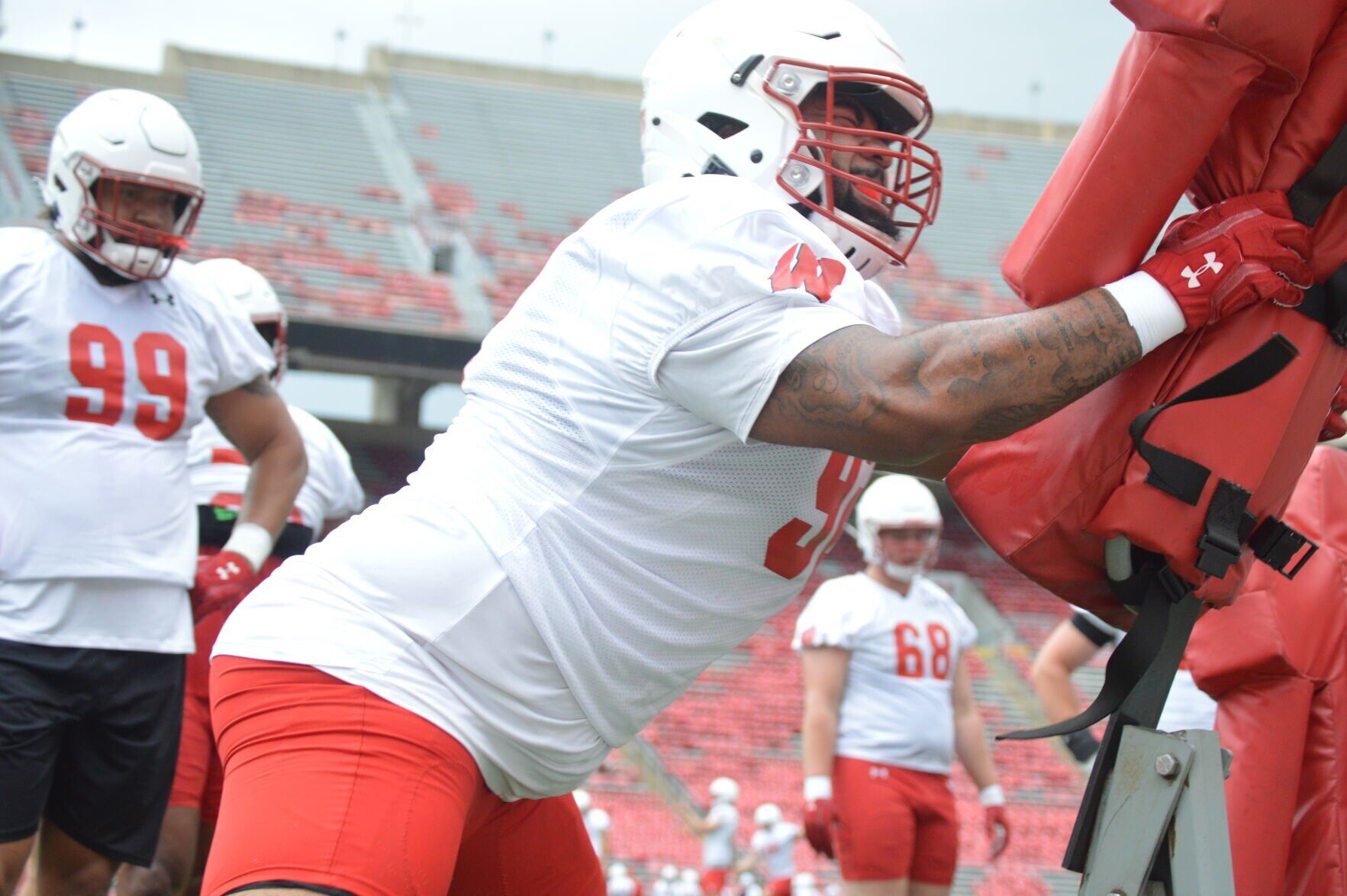 Wisconsin nose tackle Curt Neal